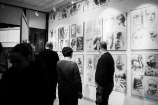 wystawa rysunków uczestników pracowni Trzy Kolory dkLapy.PL