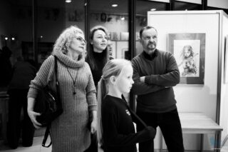 wystawa rysunków uczestników pracowni Trzy Kolory dkLapy.PL