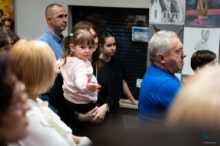 wystawa rysunków uczestników pracowni Trzy Kolory dkLapy.PL