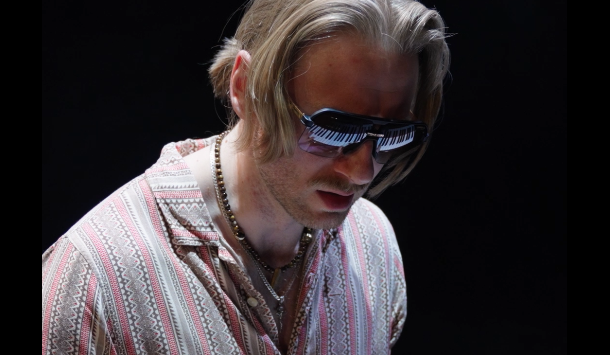 Rock and roll wyleje się ze sceny