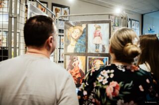 otwarcie wystawy podsumowującej drugie półrocze pracy Pracowni Malarstwa i Rysunku „Trzy Kolory”, działającej w Domu Kultury w Łapach